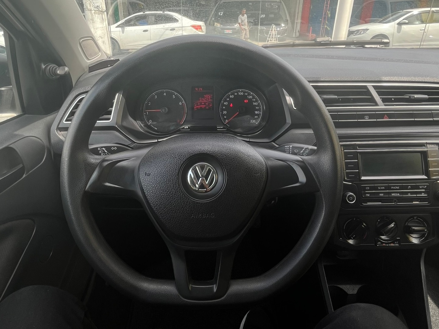 VOLKSWAGEN GOL 1.0 12V MPI TOTALFLEX 4P MANUAL 2023 - Miniatura 8