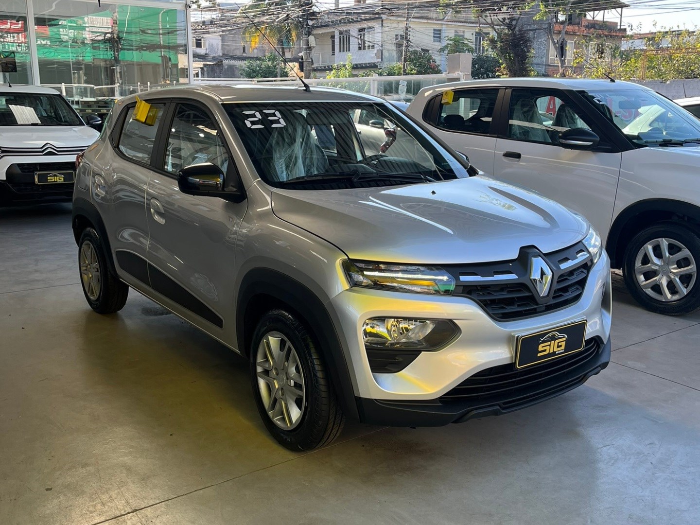 RENAULT KWID 1.0 12V SCE FLEX INTENSE MANUAL 2023 Prata - Miniatura 3 - SIG Multimarcas