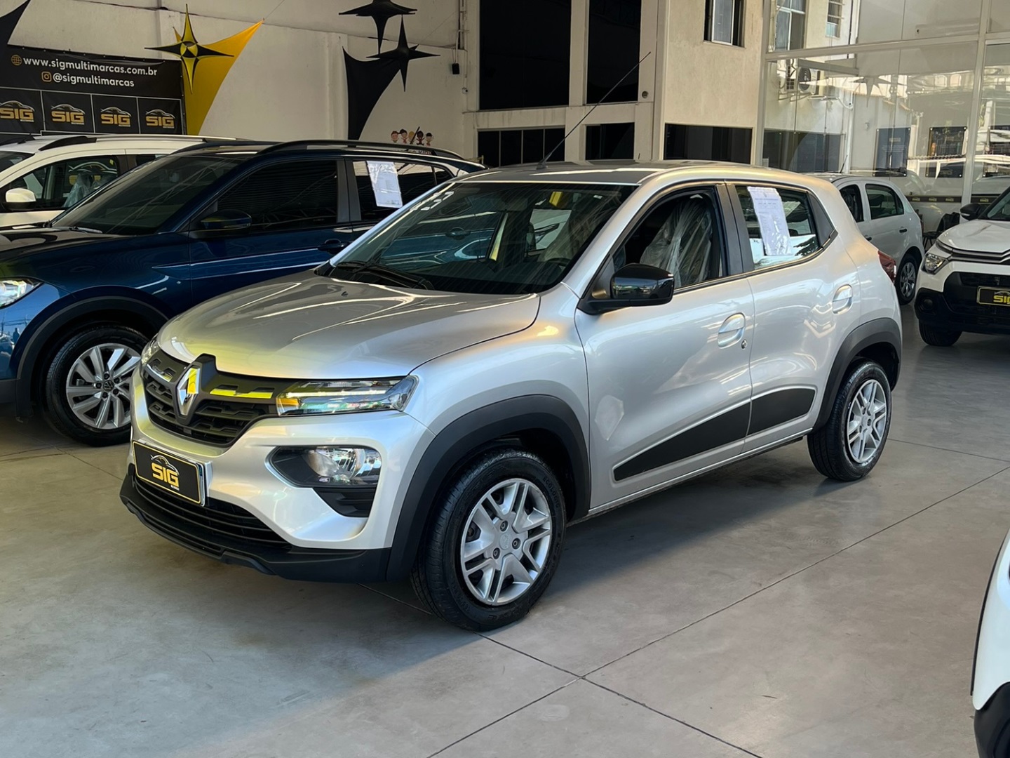 RENAULT KWID 1.0 12V SCE FLEX INTENSE MANUAL 2023 Prata - Miniatura 4 - SIG Multimarcas