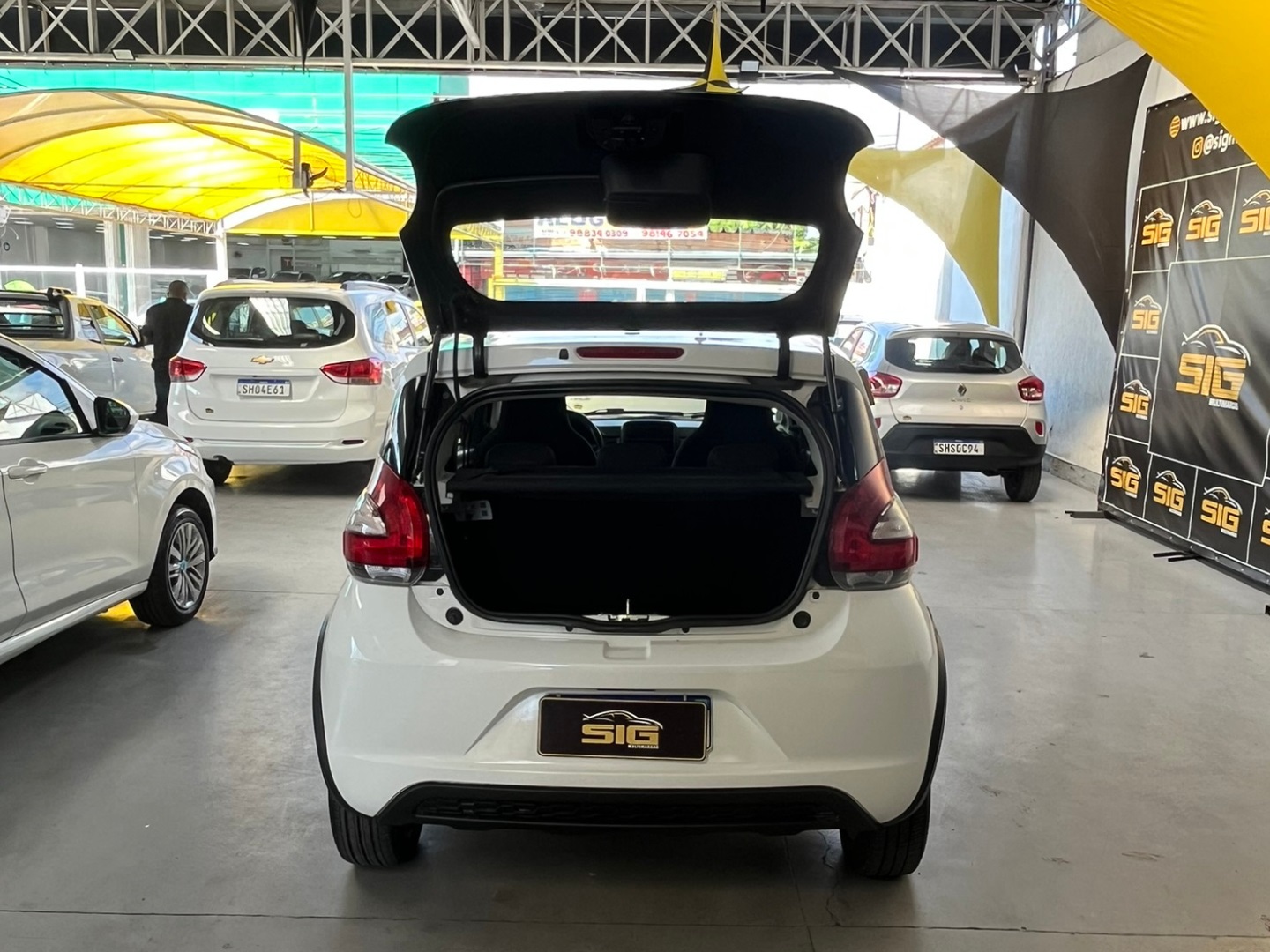 FIAT MOBI 1.0 EVO FLEX LIKE. MANUAL 2023 Branco - Miniatura 6 - SIG Multimarcas