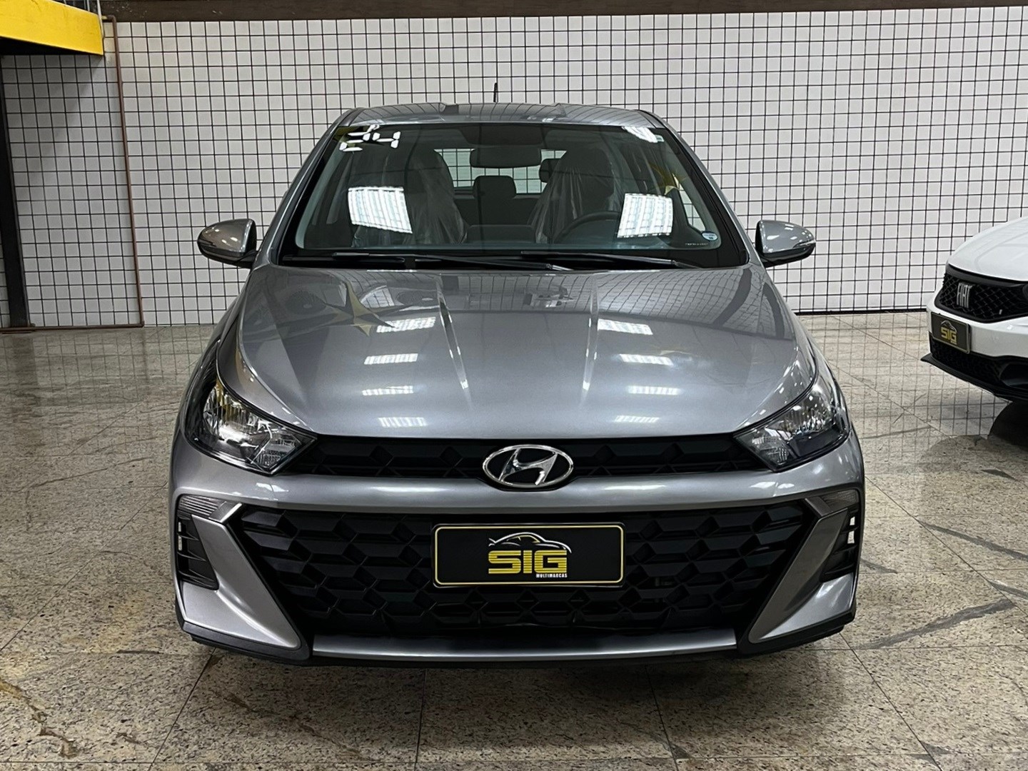 HYUNDAI HB20 1.0 12V FLEX COMFORT PLUS MANUAL 2024 Cinza - Miniatura 2 - SIG Multimarcas