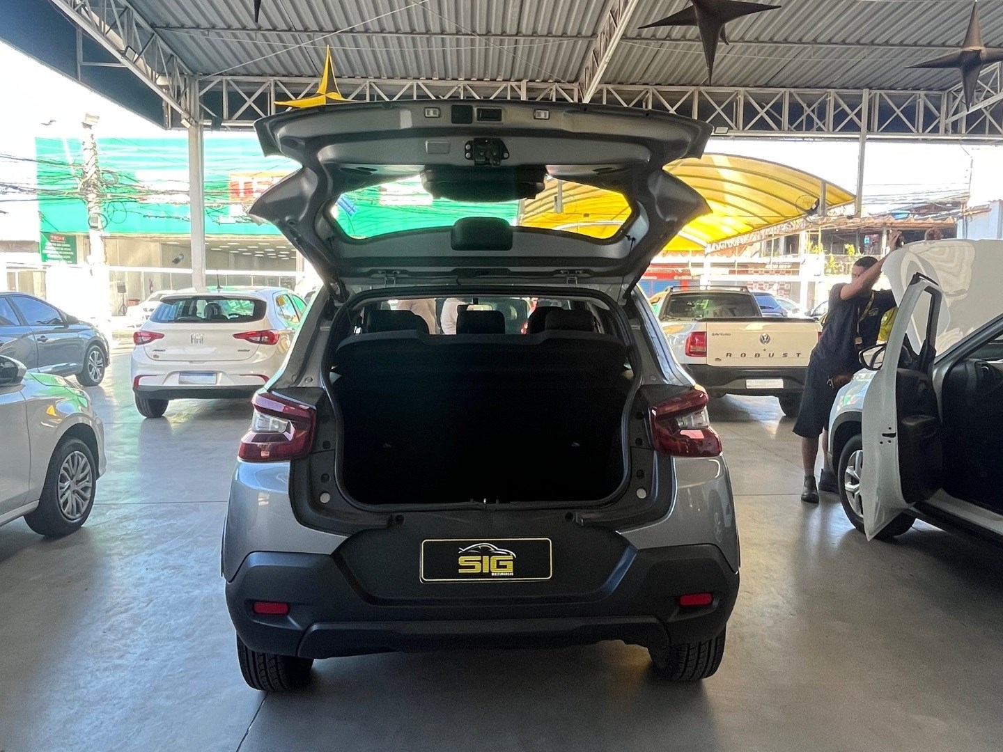 CITROEN C3 1.0 16V FLEX LIVE PACK MANUAL 2024 Cinza - Miniatura 6 - SIG Multimarcas