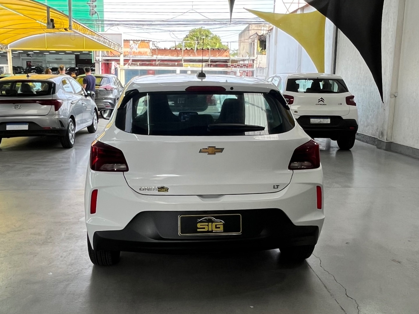 CHEVROLET ONIX 1.0 FLEX LT MANUAL 2024 Branco - Miniatura 5 - SIG Multimarcas