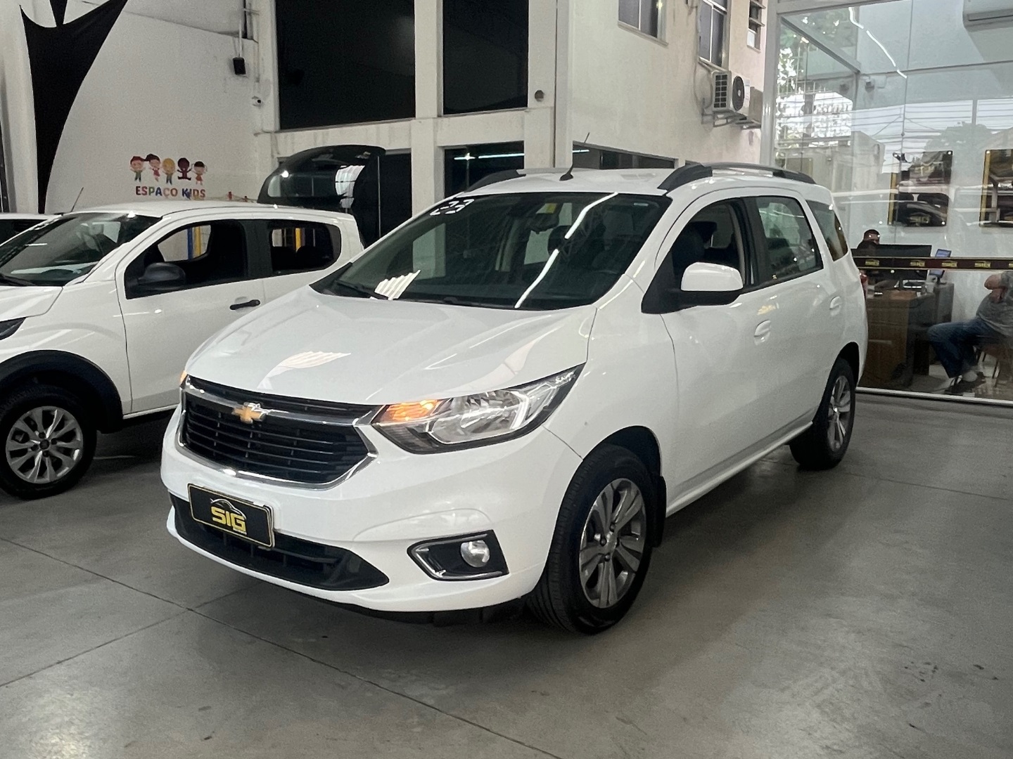 CHEVROLET SPIN 1.8 PREMIER 8V FLEX 4P AUTOMÁTICO 2023 - Miniatura 3