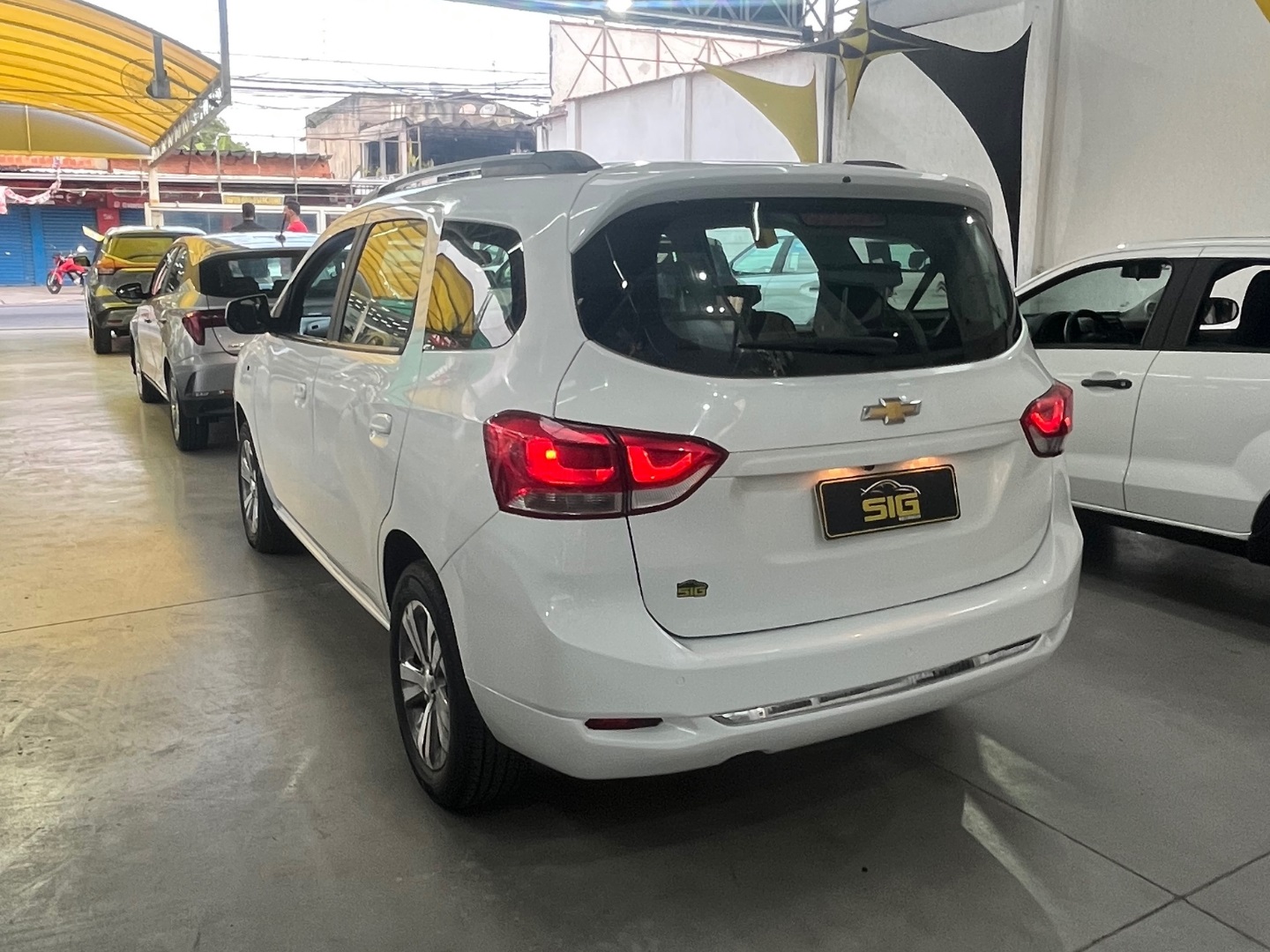 CHEVROLET SPIN 1.8 PREMIER 8V FLEX 4P AUTOMÁTICO 2023 - Miniatura 7