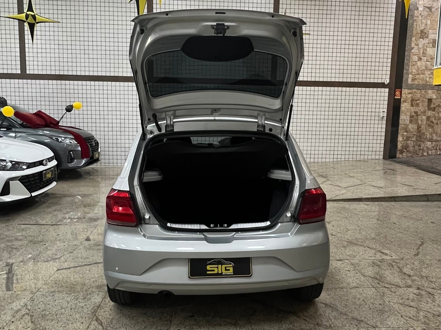 VOLKSWAGEN GOL 1.6 MSI TOTALFLEX 4P MANUAL 2019 Prata - Miniatura 6 - SIG Multimarcas