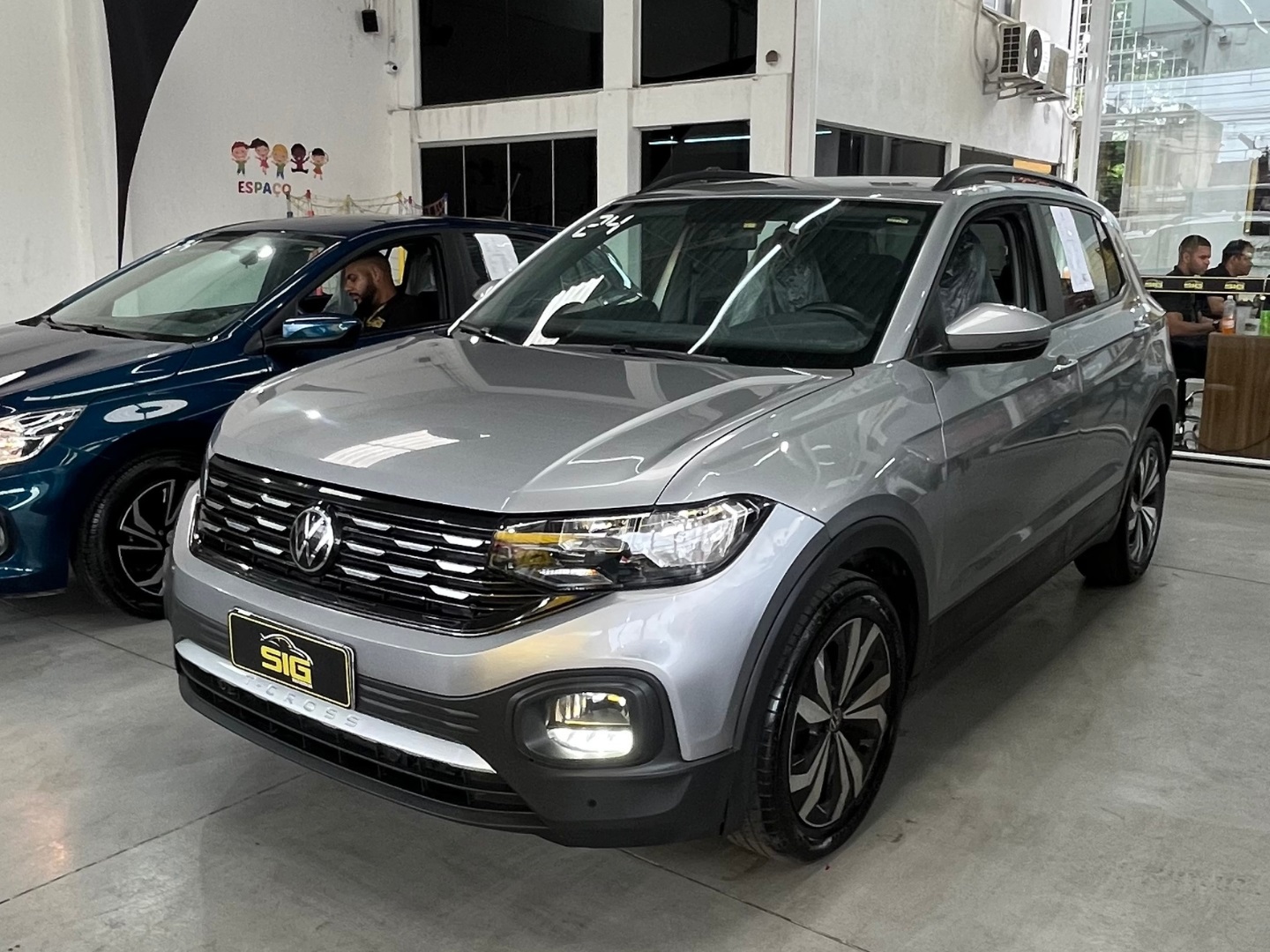 VOLKSWAGEN T-CROSS 1.0 200 TSI TOTAL FLEX AUTOMÁTICO 2024 - Miniatura 3