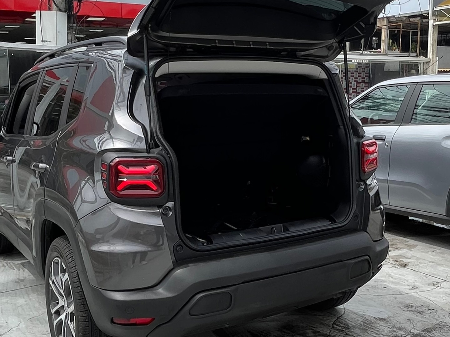 JEEP RENEGADE 1.3 T270 TURBO FLEX LONGITUDE AT6 2024 Preto - Miniatura 8 - SIG Multimarcas