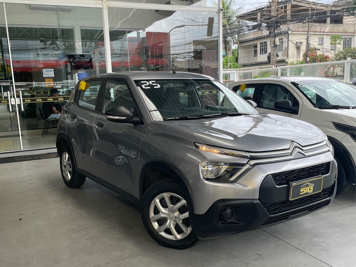 CITROEN C3 1.0 FIREFLY FLEX LIVE PACK MANUAL 2025 na cor Cinza com 39.290 km - Imagem 1 - SIG Multimarcas