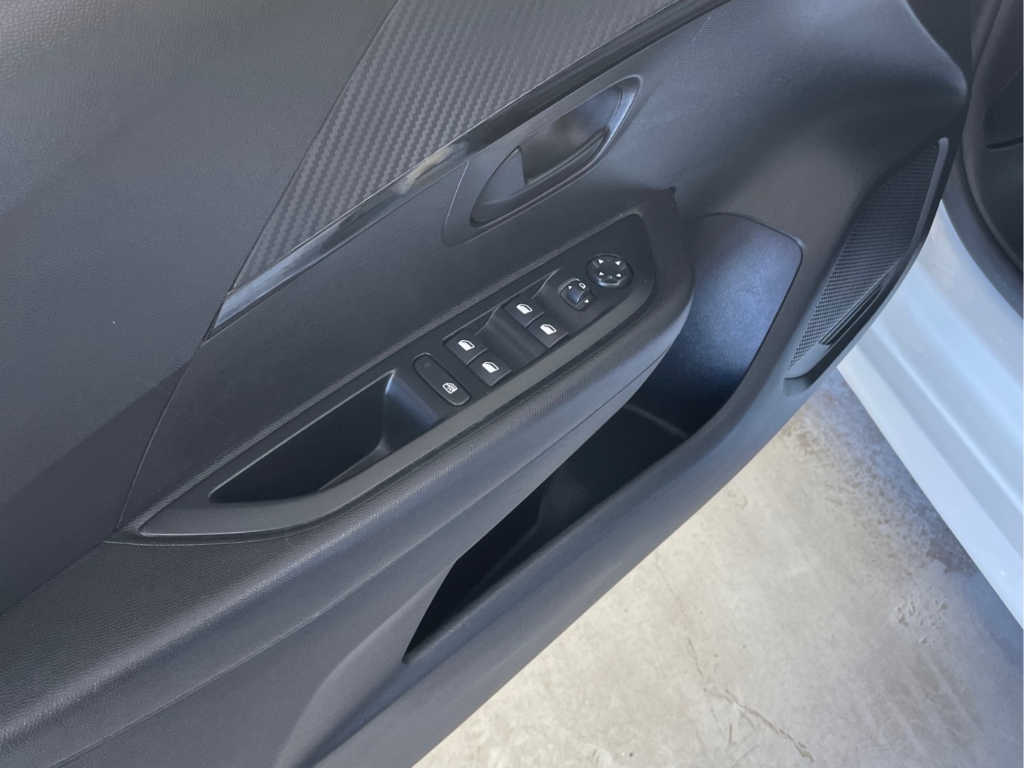 PEUGEOT 208 1.6 16V FLEX ACTIVE AT6 2024 Branco - Miniatura 3 - SIG Multimarcas