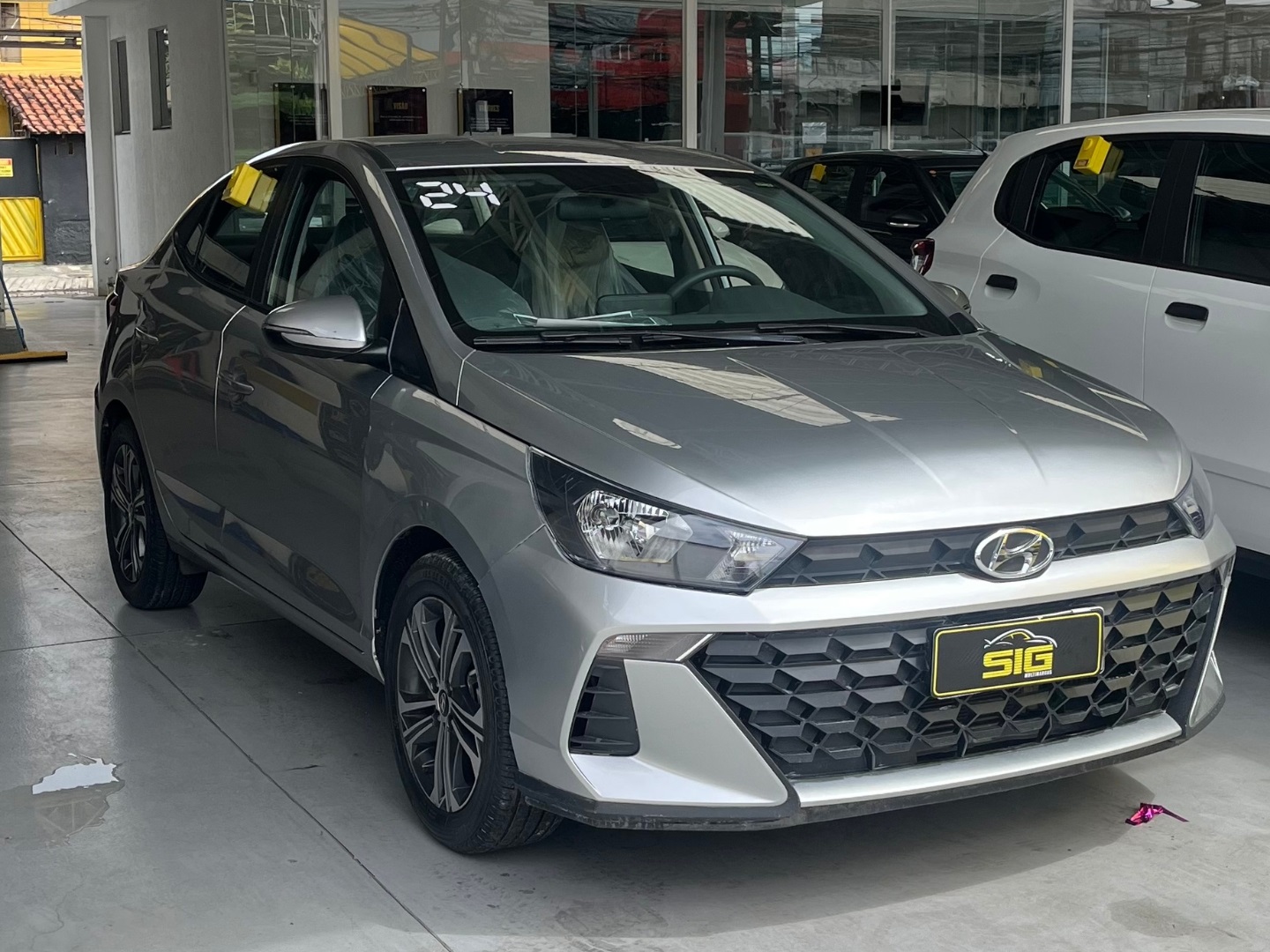 HYUNDAI HB20S 1.0 TGDI FLEX COMFORT PLUS AUTOMÁTICO 2024 na cor Prata - Imagem 1 - SIG Multimarcas