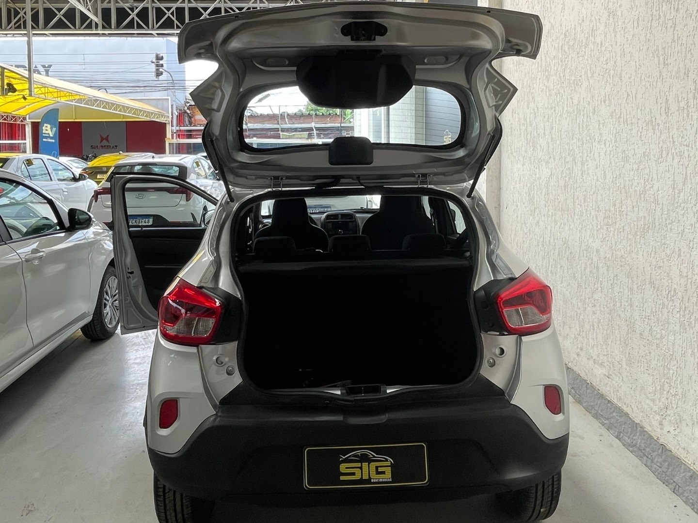 RENAULT KWID 1.0 12V SCE FLEX ZEN MANUAL 2025 Prata - Miniatura 7 - SIG Multimarcas
