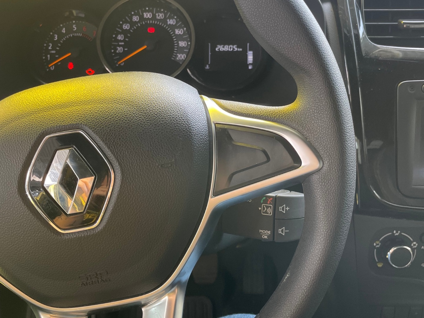 RENAULT LOGAN 1.0 12V SCE FLEX ZEN MANUAL 2025 Branco - Miniatura 7 - SIG Multimarcas