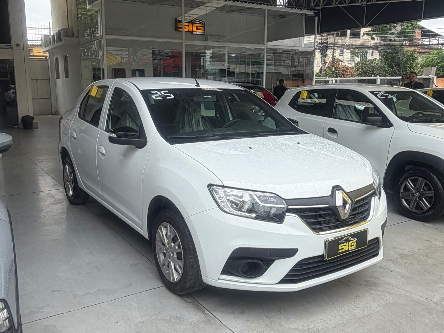 RENAULT LOGAN 1.0 12V SCE FLEX ZEN MANUAL 2025 Branco seminovo à venda em Duque de Caxias - Miniatura Lateral - SIG Multimarcas