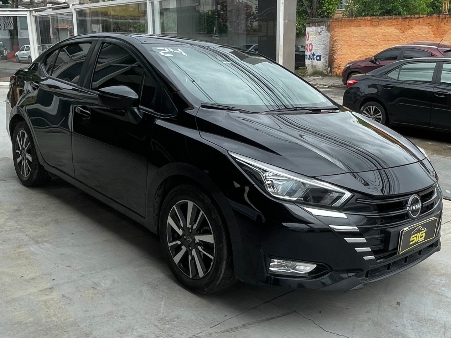 NISSAN VERSA 1.6 16V FLEX ADVANCE XTRONIC 2024 Preto - Miniatura 2 - SIG Multimarcas