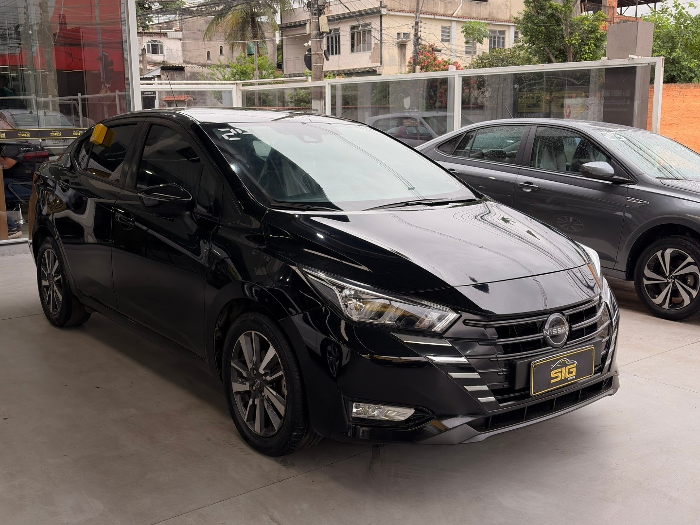 NISSAN VERSA 1.6 16V FLEX ADVANCE XTRONIC 2024 Preto seminovo à venda em Duque de Caxias - Miniatura Traseira - SIG Multimarcas