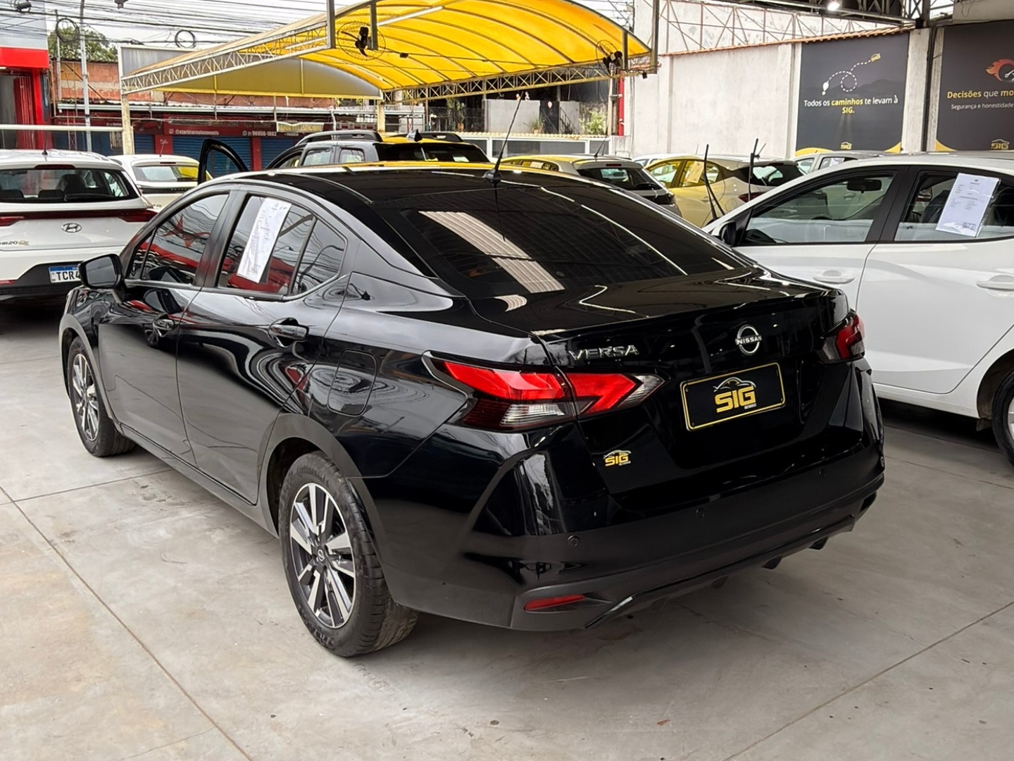 NISSAN VERSA 1.6 16V FLEX ADVANCE XTRONIC 2024 Preto seminovo à venda em Duque de Caxias - Miniatura Vista 6 - SIG Multimarcas