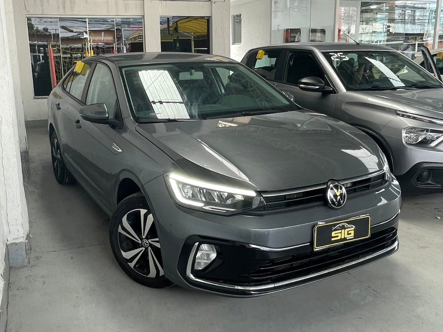 VOLKSWAGEN VIRTUS 1.0 12V 200 TSI COMFORTLINE FLEX AUTOMÁTICO 2025 Cinza - Miniatura 2 - SIG Multimarcas