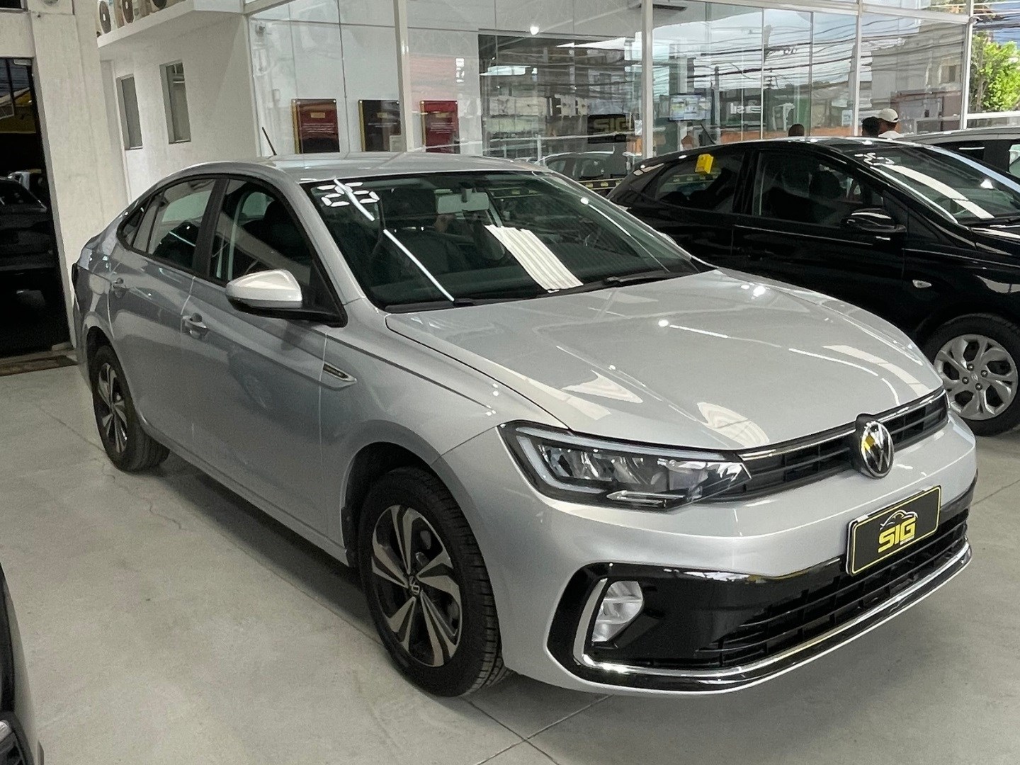 VOLKSWAGEN VIRTUS 1.0 12V 200 TSI COMFORTLINE FLEX AUTOMÁTICO 2025 Prata - Miniatura 2 - SIG Multimarcas