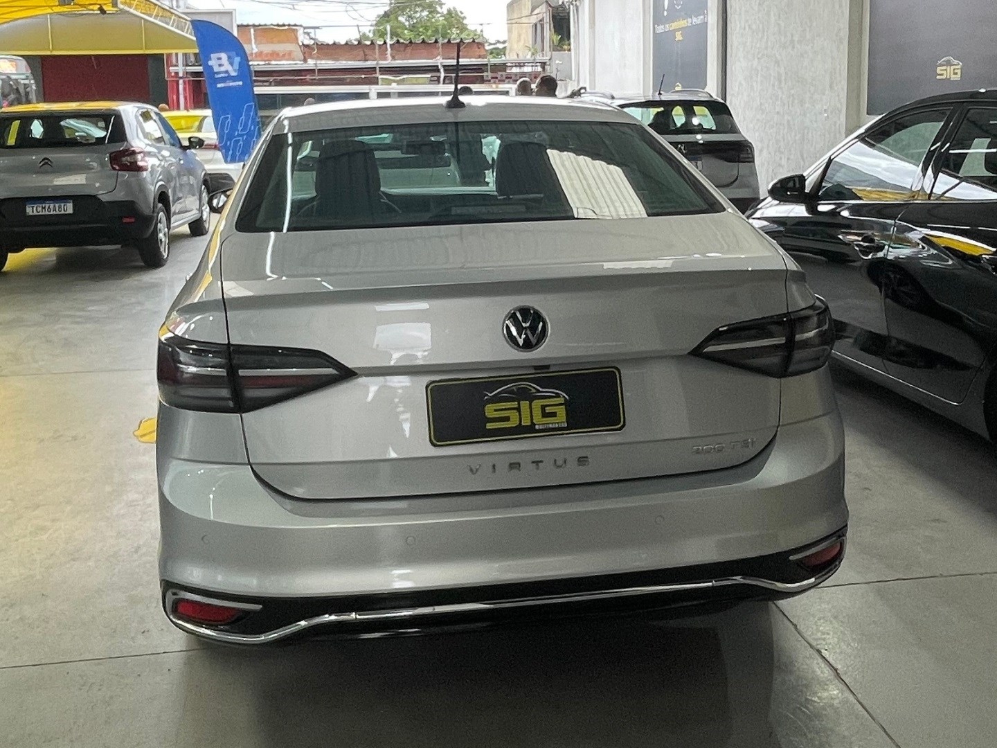 VOLKSWAGEN VIRTUS 1.0 12V 200 TSI COMFORTLINE FLEX AUTOMÁTICO 2025 Prata - Miniatura 4 - SIG Multimarcas