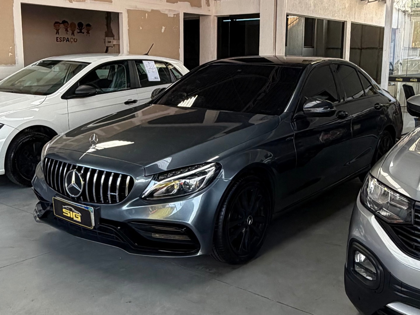 MERCEDES-BENZ C 180 1.6 CGI FLEX AVANTGARDE 9G-TRONIC 2017 Cinza seminovo à venda em Duque de Caxias - Miniatura Lateral - SIG Multimarcas