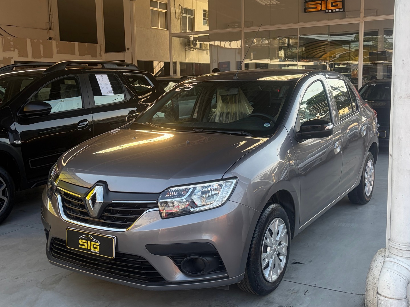 RENAULT LOGAN 1.0 12V SCE FLEX ZEN MANUAL 2025 Cinza seminovo à venda em Duque de Caxias - Miniatura Traseira - SIG Multimarcas