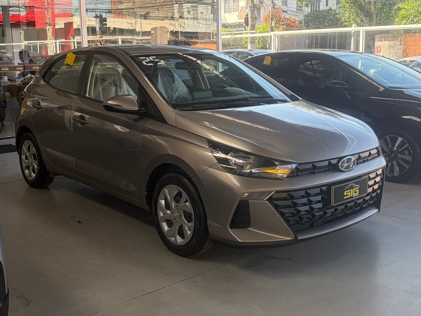 HYUNDAI HB20 1.0 12V FLEX COMFORT PLUS MANUAL 2025 Prata seminovo à venda em Duque de Caxias - Miniatura Traseira - SIG Multimarcas