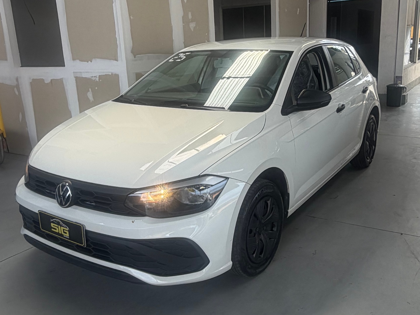VOLKSWAGEN POLO 1.0 MPI TRACK MANUAL 2025 Branco seminovo à venda em Duque de Caxias - Miniatura Traseira - SIG Multimarcas
