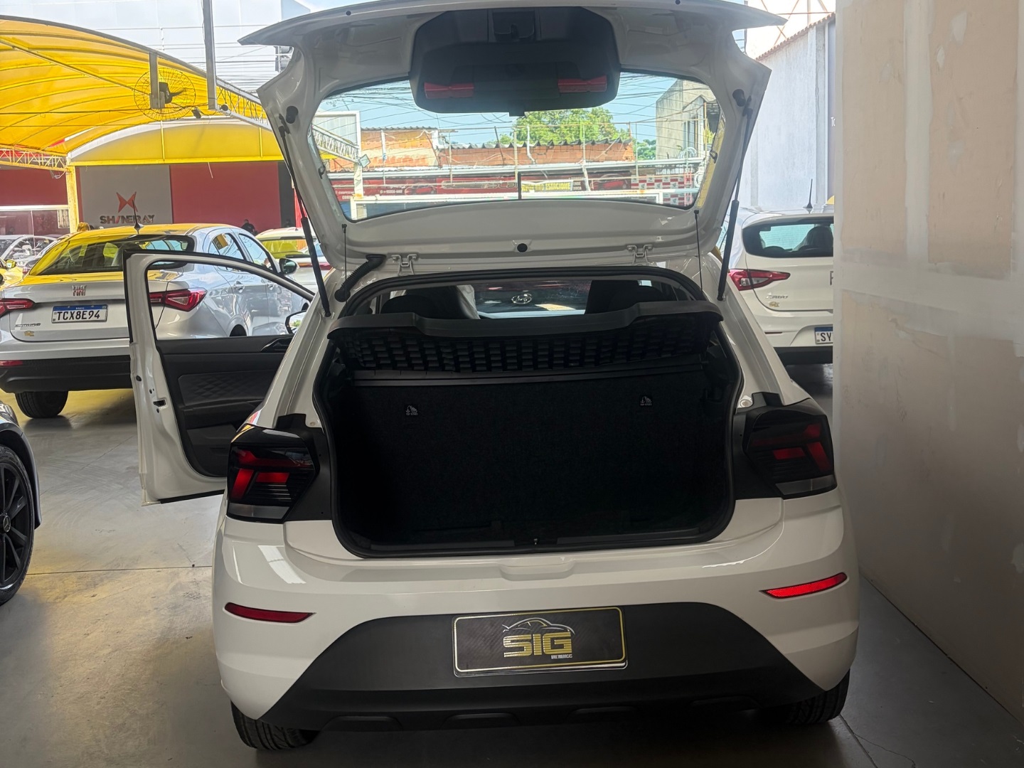 VOLKSWAGEN POLO 1.0 MPI TRACK MANUAL 2025 Branco seminovo à venda em Duque de Caxias - Miniatura Vista 7 - SIG Multimarcas