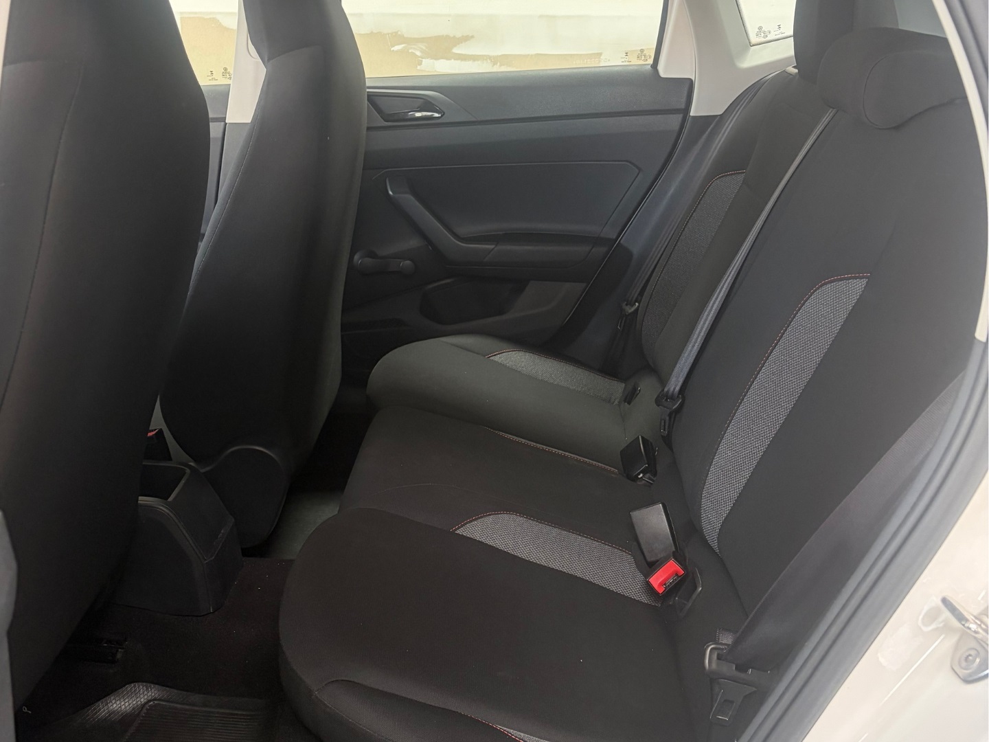 VOLKSWAGEN POLO 1.0 MPI TRACK MANUAL 2025 Branco seminovo à venda em Duque de Caxias - Miniatura Vista 8 - SIG Multimarcas