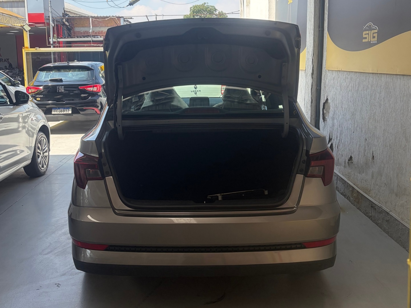 HYUNDAI HB20S 1.0 12V FLEX COMFORT PLUS MANUAL 2025 Prata seminovo à venda em Duque de Caxias - Miniatura Vista 7 - SIG Multimarcas