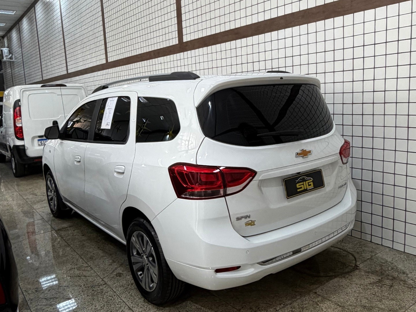 CHEVROLET SPIN SPIN PREMIER 7L 1.8 8V ECONOFLEX 4P C/AR - AUTOMÁTICO 2024 Branco seminovo à venda em Duque de Caxias - Miniatura Traseira - SIG Multimarcas