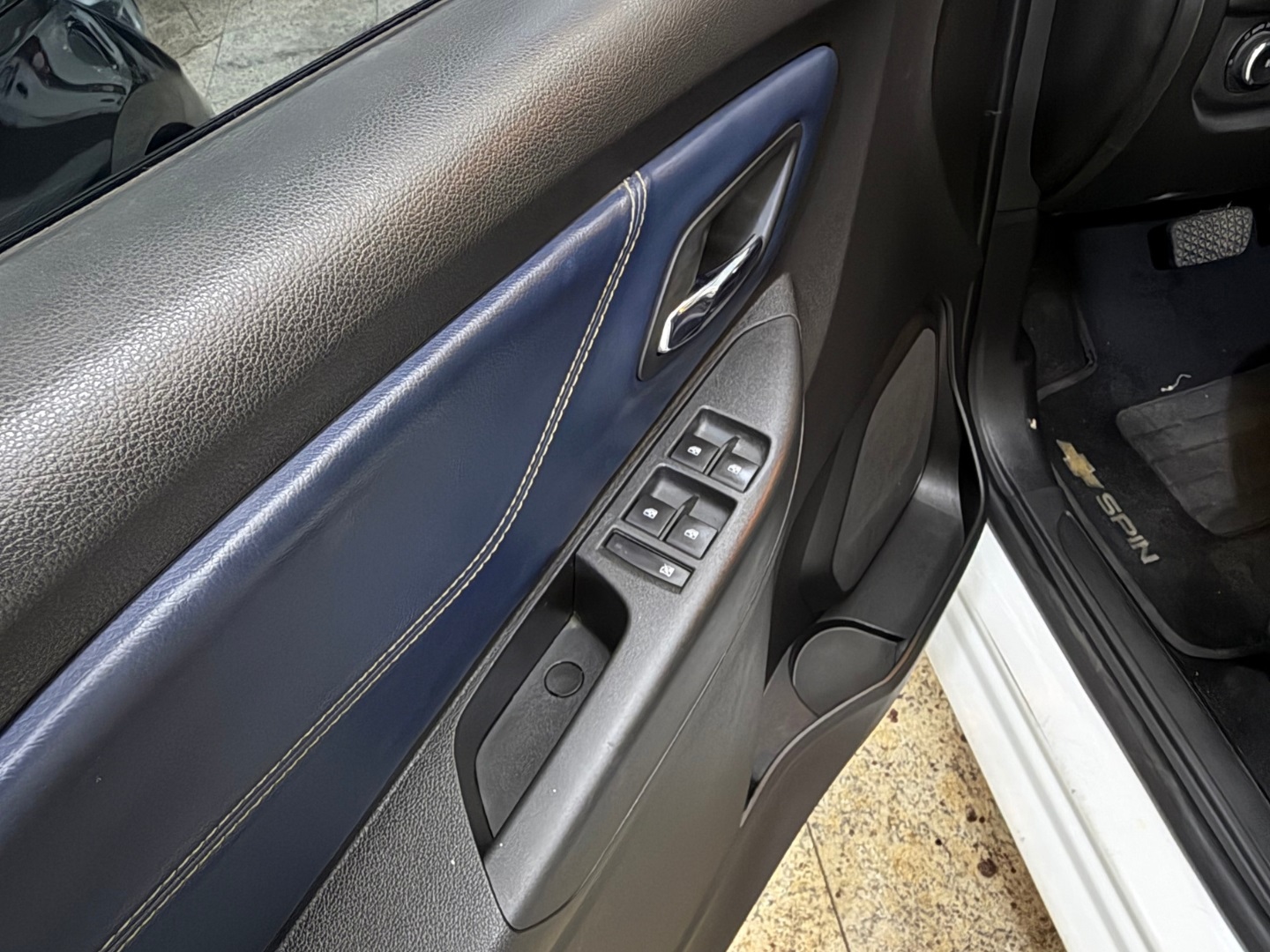 CHEVROLET SPIN SPIN PREMIER 7L 1.8 8V ECONOFLEX 4P C/AR - AUTOMÁTICO 2024 Branco seminovo à venda em Duque de Caxias - Miniatura Vista 8 - SIG Multimarcas