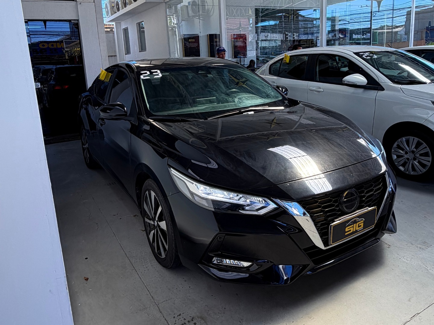 NISSAN SENTRA 2.0 16V GASOLINA ADVANCE XTRONIC 2023 Preto seminovo à venda em Duque de Caxias - Miniatura Lateral - SIG Multimarcas