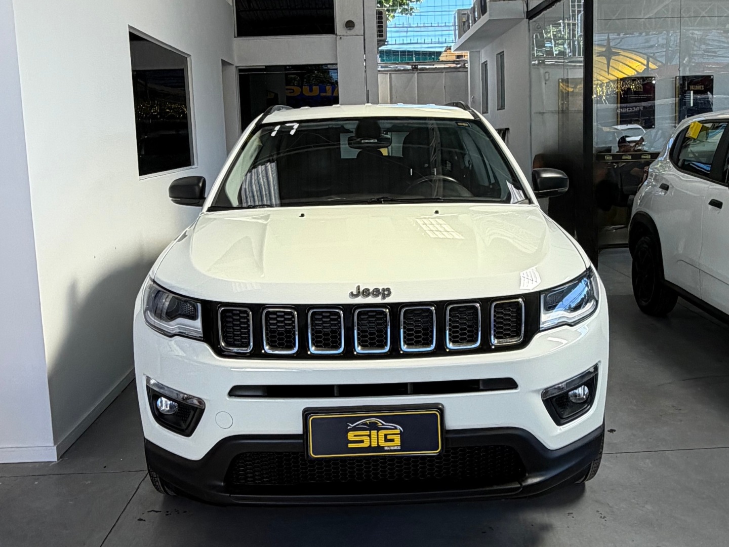JEEP COMPASS 2.0 16V FLEX SPORT AUTOMÁTICO 2017 Branco seminovo à venda em Duque de Caxias - Miniatura Lateral - SIG Multimarcas