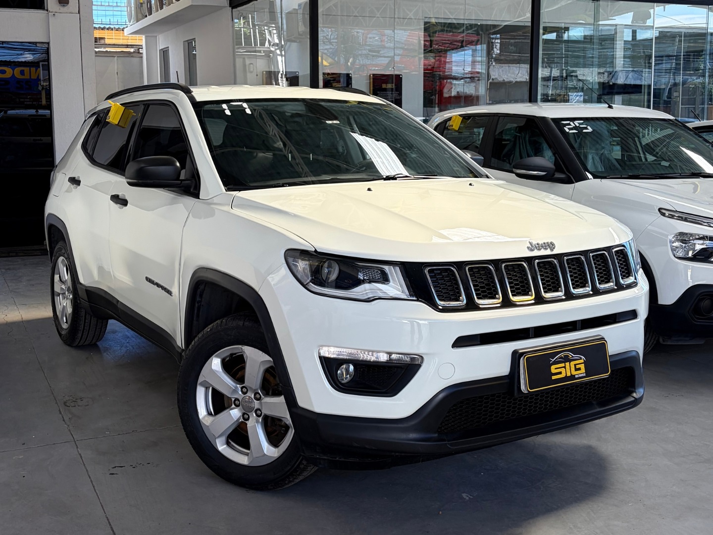 JEEP COMPASS 2.0 16V FLEX SPORT AUTOMÁTICO 2017 Branco seminovo à venda em Duque de Caxias - Frente - SIG Multimarcas
