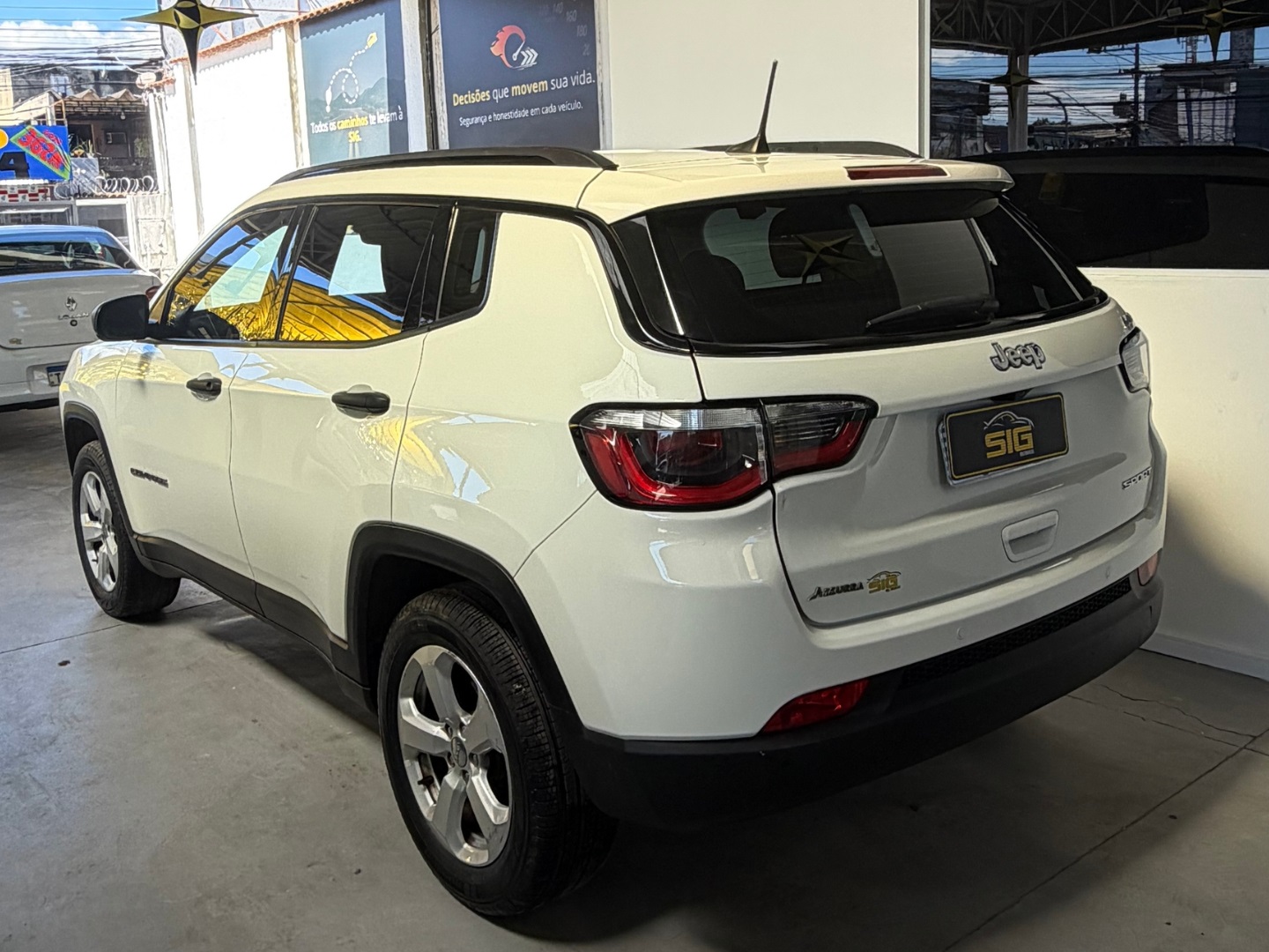 JEEP COMPASS 2.0 16V FLEX SPORT AUTOMÁTICO 2017 Branco seminovo à venda em Duque de Caxias - Miniatura Vista 7 - SIG Multimarcas