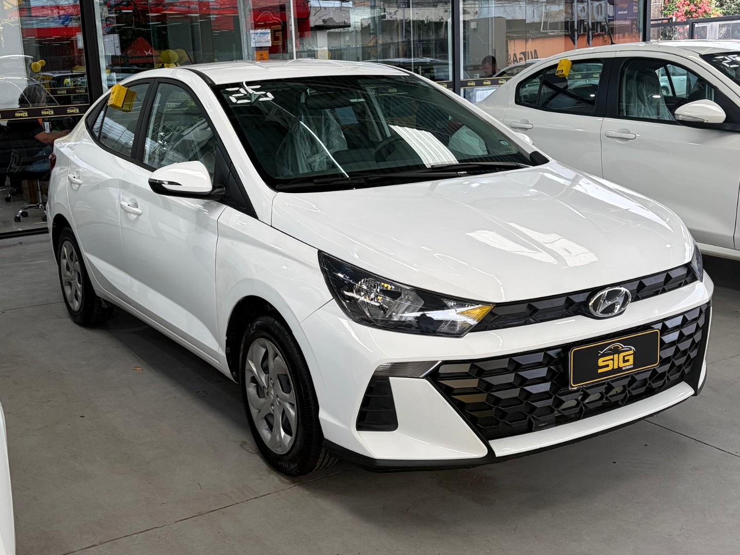 HYUNDAI HB20S 1.0 12V FLEX COMFORT MANUAL 2025 Branco seminovo à venda em Duque de Caxias - Miniatura Traseira - SIG Multimarcas