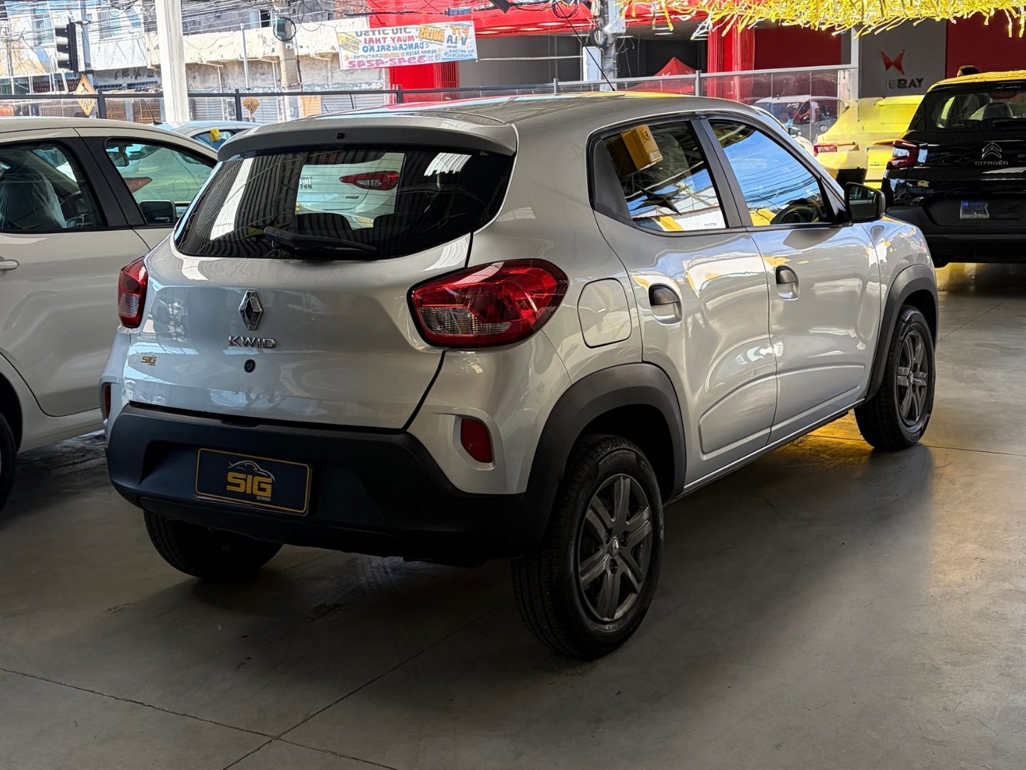 RENAULT KWID 1.0 12V SCE FLEX ZEN MANUAL 2025 Prata seminovo à venda em Duque de Caxias - Miniatura Detalhe - SIG Multimarcas
