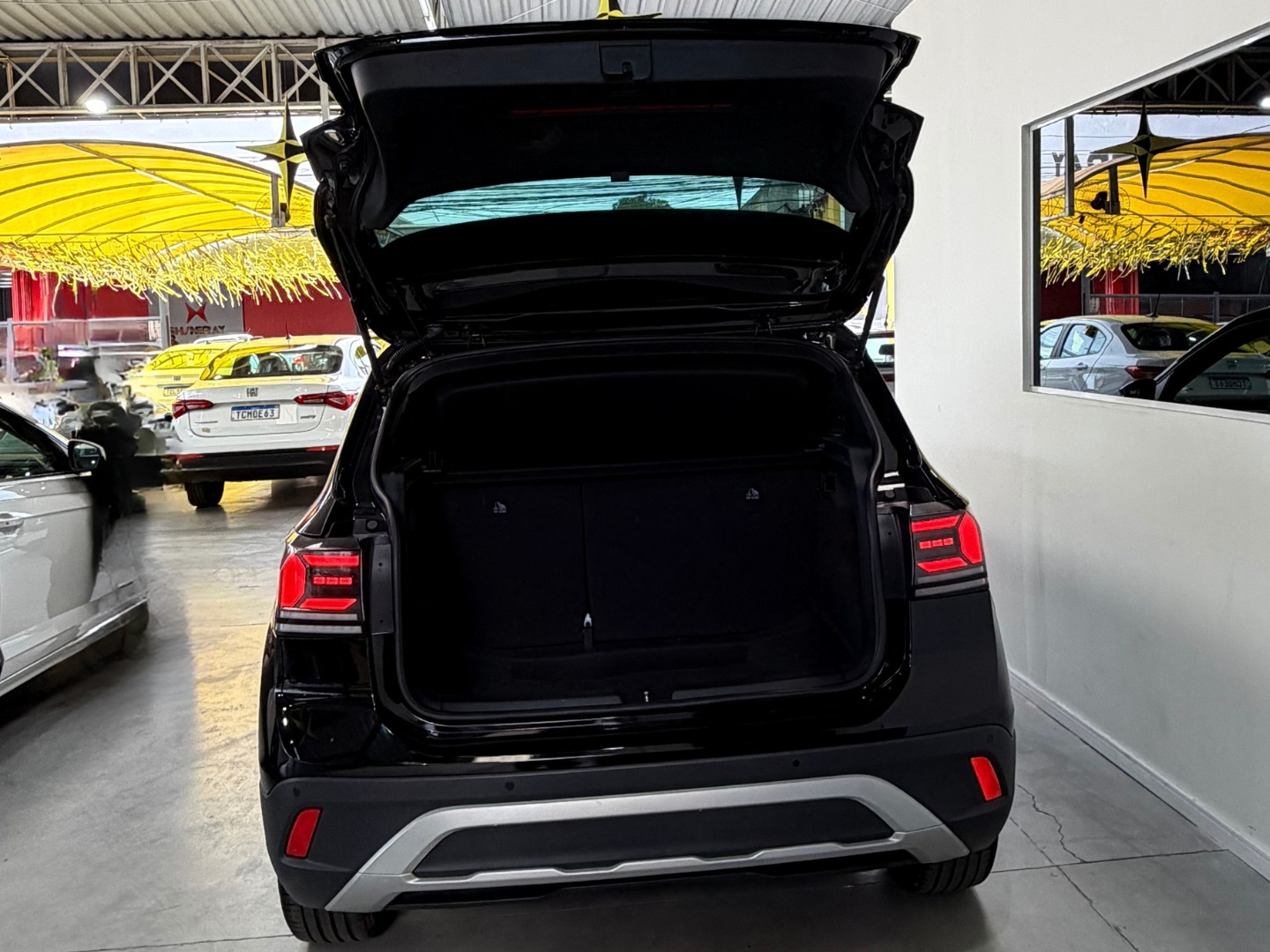 VOLKSWAGEN T-CROSS 1.4 250 TSI TOTAL FLEX HIGHLINE AUTOMÁTICO 2025 Preto seminovo à venda em Duque de Caxias - Miniatura Vista 7 - SIG Multimarcas