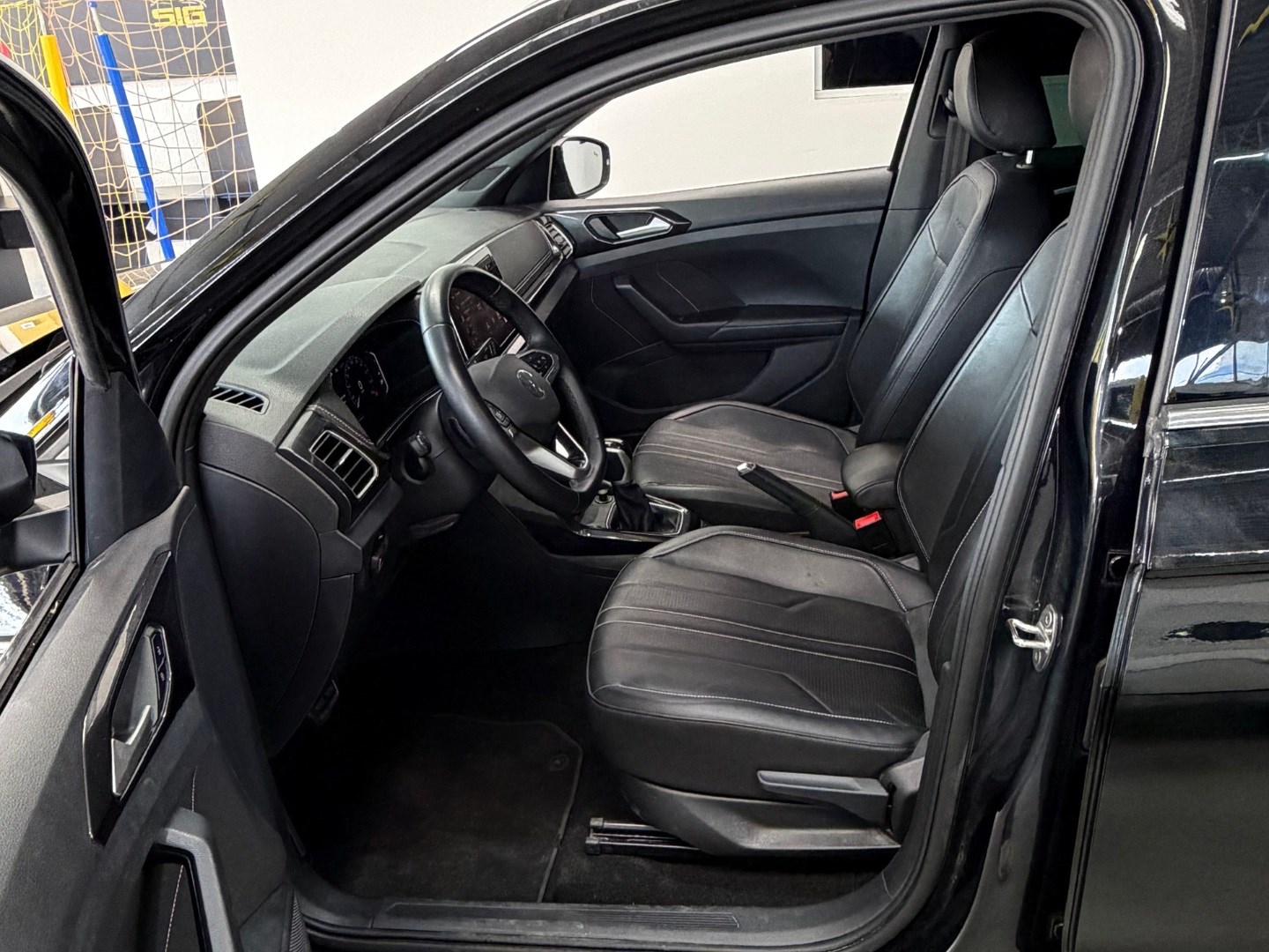 VOLKSWAGEN T-CROSS 1.4 250 TSI TOTAL FLEX HIGHLINE AUTOMÁTICO 2025 Preto seminovo à venda em Duque de Caxias - Miniatura Vista 8 - SIG Multimarcas