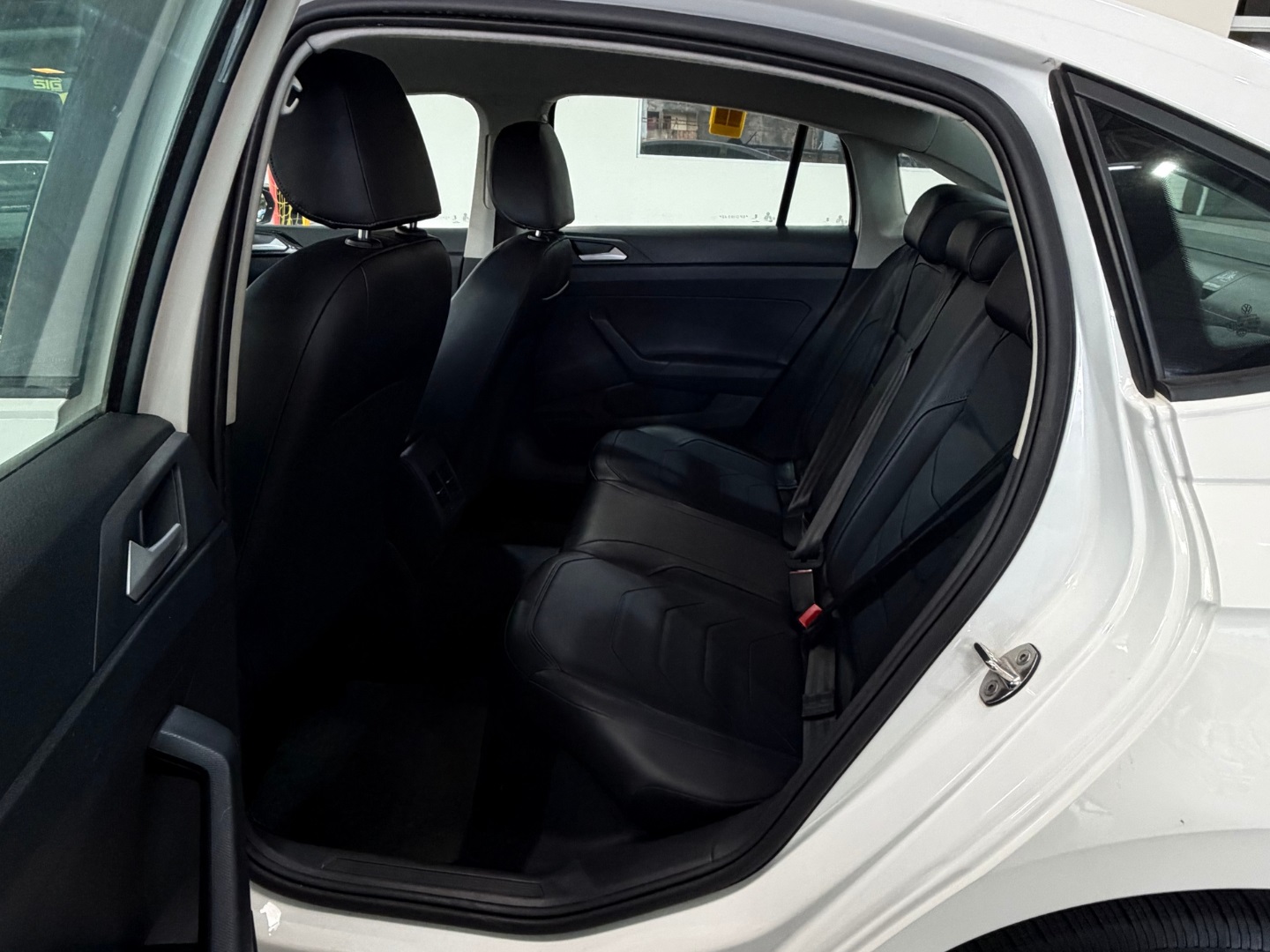 VOLKSWAGEN VIRTUS 1.0 200 TSI COMFORTLINE AUTOMÁTICO 2025 Branco seminovo à venda em Duque de Caxias - Miniatura Vista 8 - SIG Multimarcas