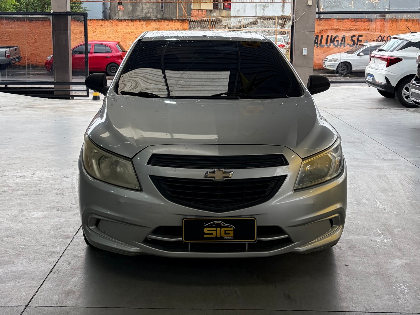 CHEVROLET ONIX 1.0 MPFI JOY 8V FLEX 4P MANUAL 2017 Prata seminovo à venda em Duque de Caxias - Frente - SIG Multimarcas