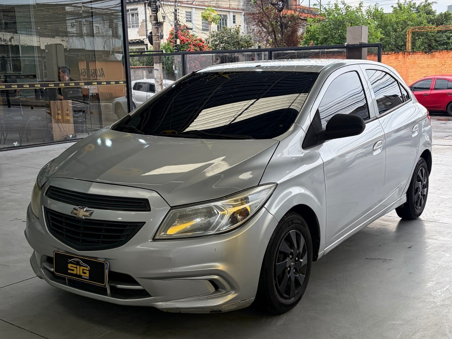 CHEVROLET ONIX 1.0 MPFI JOY 8V FLEX 4P MANUAL 2017 Prata seminovo à venda em Duque de Caxias - Miniatura Traseira - SIG Multimarcas