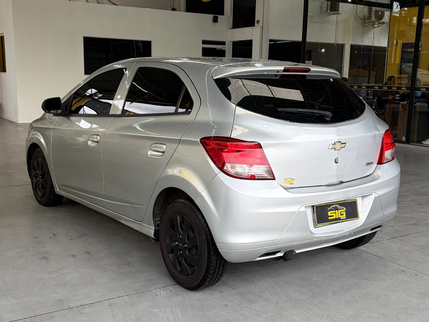 CHEVROLET ONIX 1.0 MPFI JOY 8V FLEX 4P MANUAL 2017 Prata seminovo à venda em Duque de Caxias - Miniatura Detalhe - SIG Multimarcas