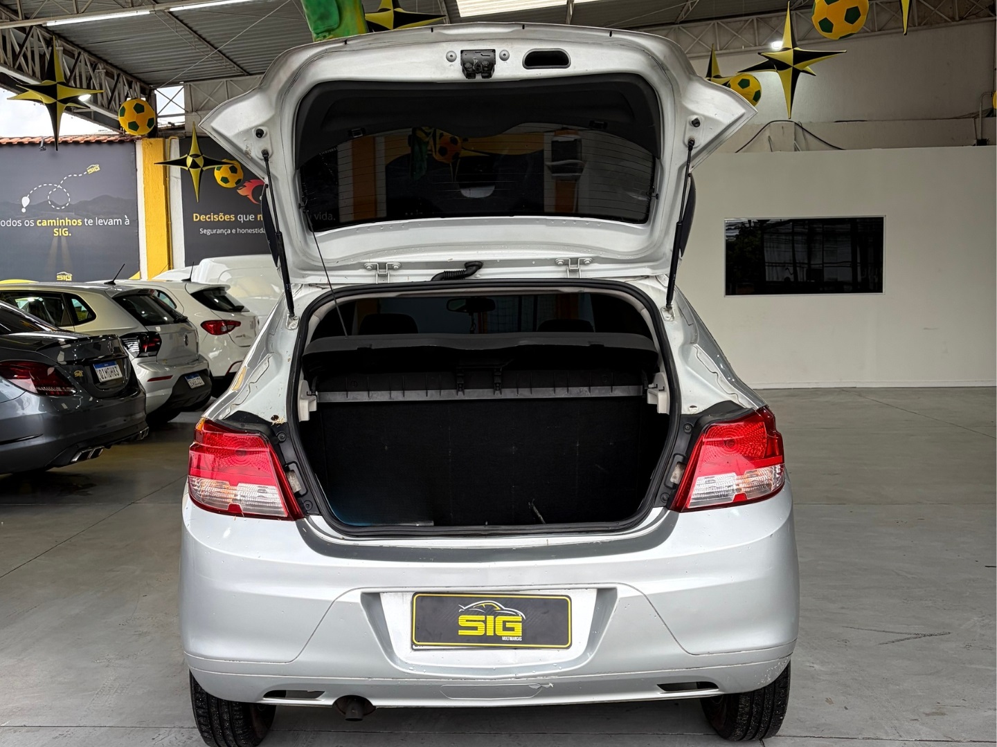 CHEVROLET ONIX 1.0 MPFI JOY 8V FLEX 4P MANUAL 2017 Prata seminovo à venda em Duque de Caxias - Miniatura Vista 7 - SIG Multimarcas