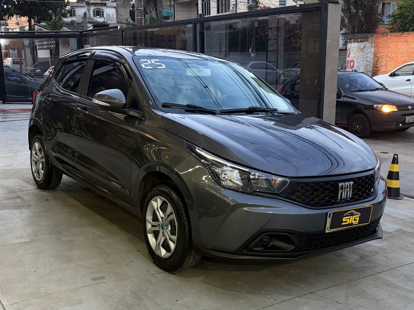 FIAT ARGO 1.0 FIREFLY FLEX DRIVE MANUAL 2025 Cinza seminovo à venda em Duque de Caxias - Frente - SIG Multimarcas