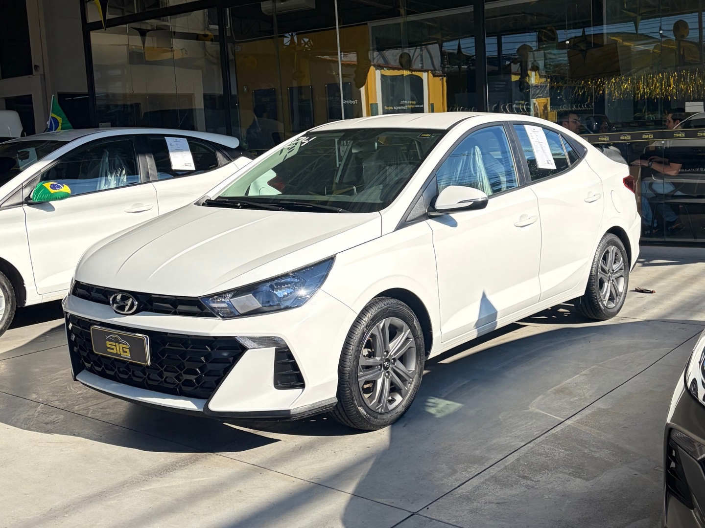 HYUNDAI HB20S 1.0 TGDI FLEX COMFORT AUTOMÁTICO 2024 Branco seminovo à venda em Duque de Caxias - Miniatura Interior - SIG Multimarcas