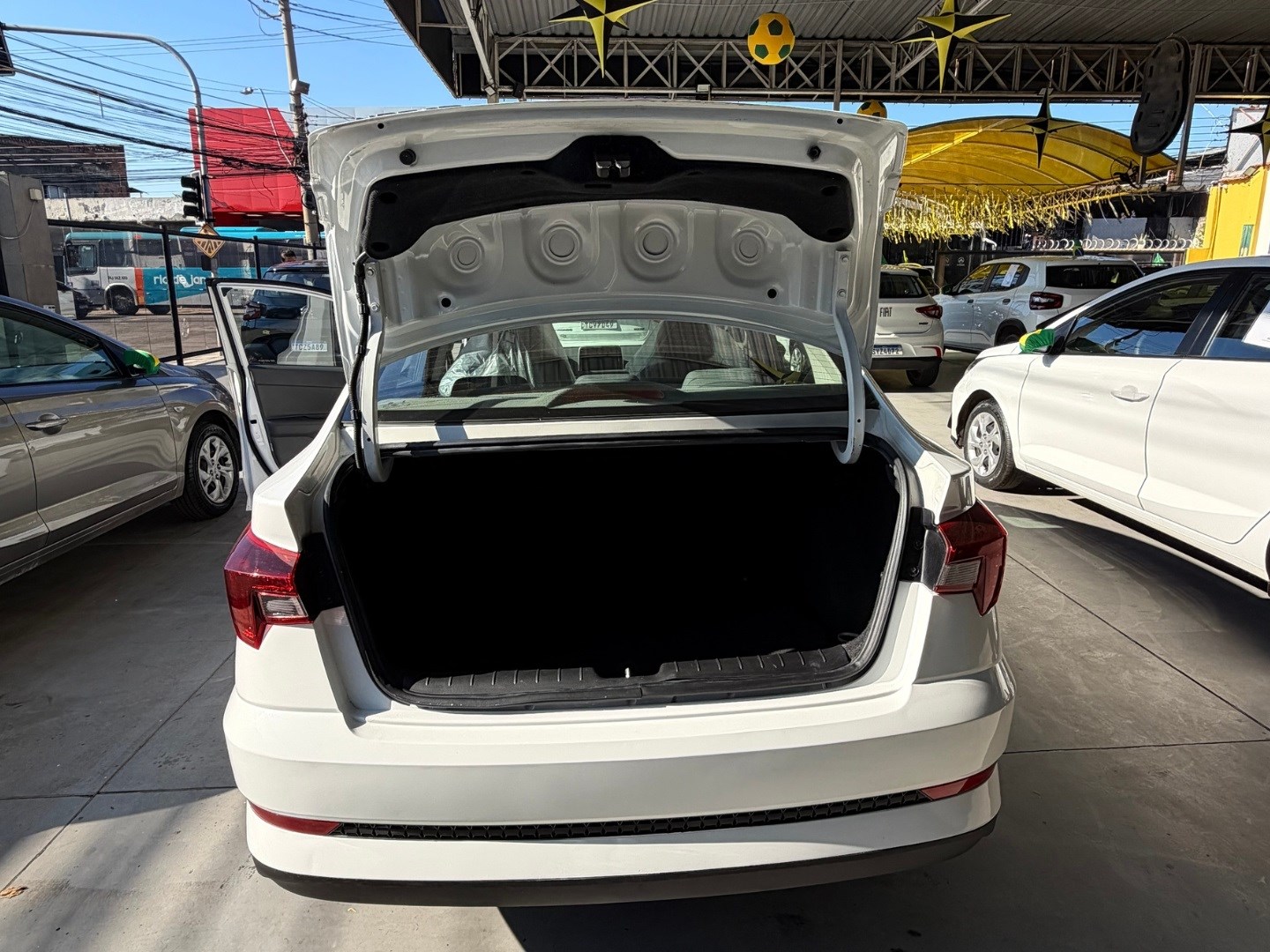 HYUNDAI HB20S 1.0 TGDI FLEX COMFORT AUTOMÁTICO 2024 Branco seminovo à venda em Duque de Caxias - Miniatura Vista 8 - SIG Multimarcas
