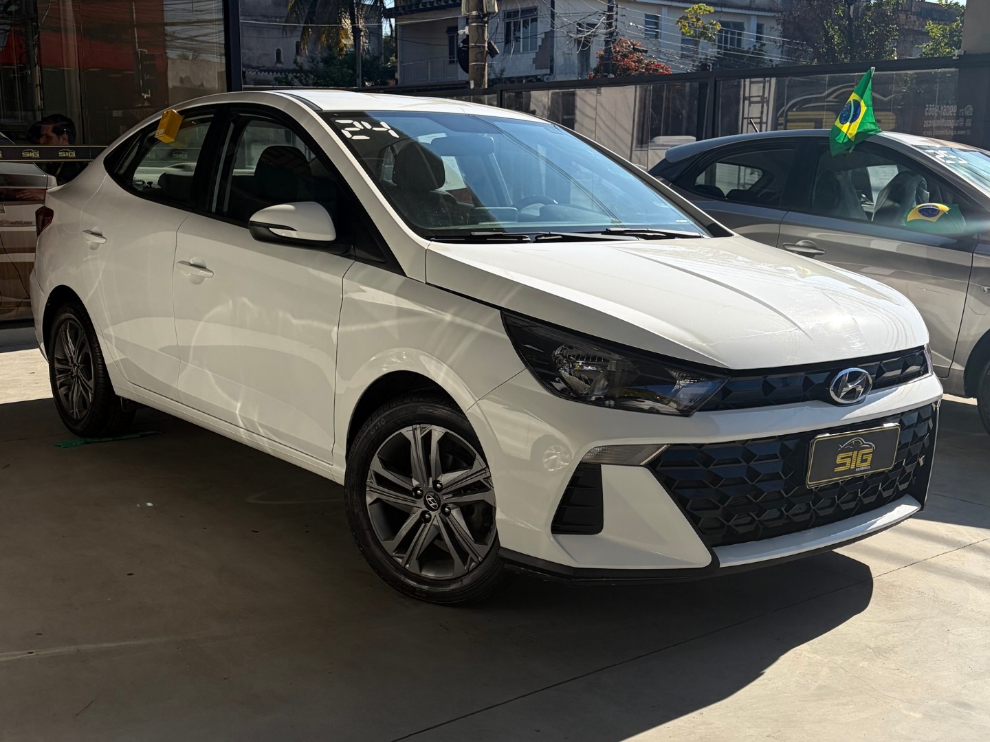 HYUNDAI HB20S 1.0 TGDI FLEX COMFORT AUTOMÁTICO 2024 Branco seminovo à venda em Duque de Caxias - Frente - SIG Multimarcas